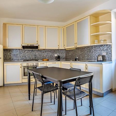 Elegant 2 Bedrooms Apartments Near Duomo Milano Exteriör bild