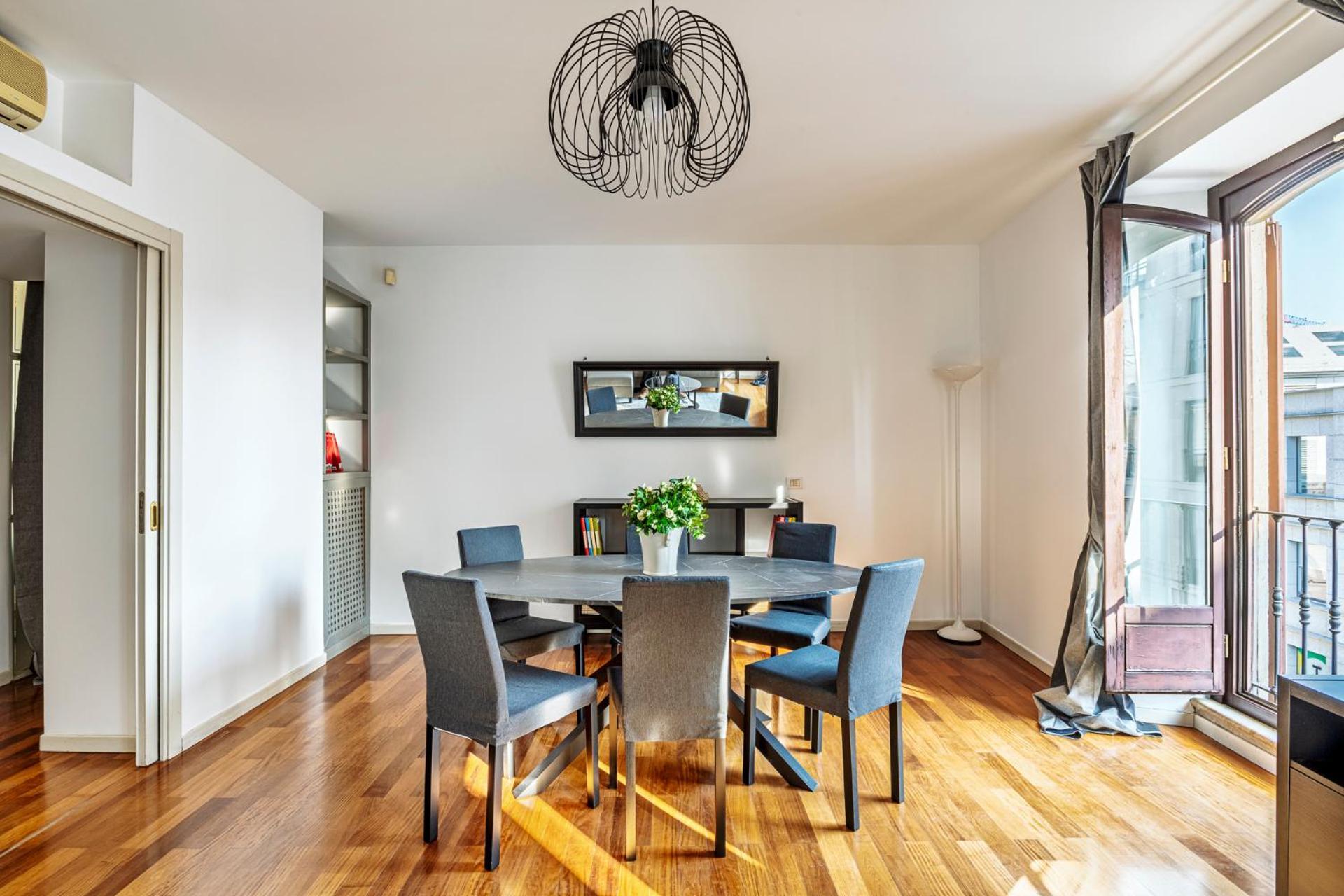Elegant 2 Bedrooms Apartments Near Duomo Milano Exteriör bild