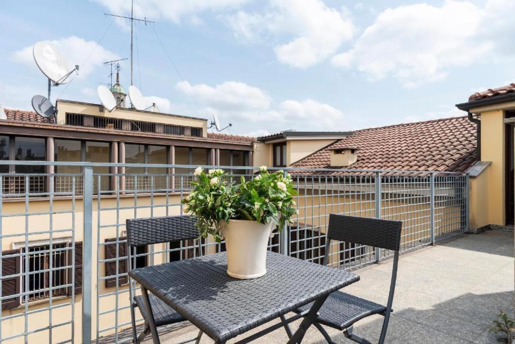 Elegant 2 Bedrooms Apartments Near Duomo Milano Exteriör bild
